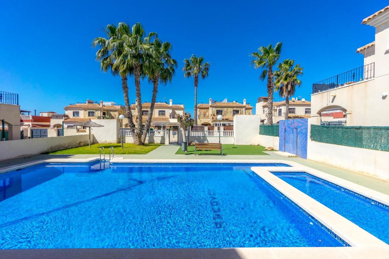Fh Mediterraneo Torrevieja Bagian luar foto